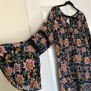 Bohemian Style Floral Dress w/ Lace Accents - XXL